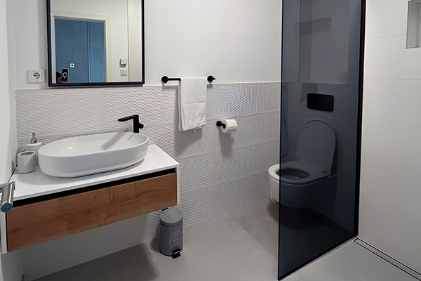 Apartments Bathroom right apartment